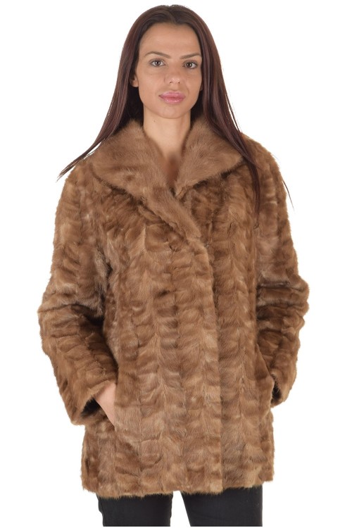 Елегантно дамско палто от естествен косъм 250.00
