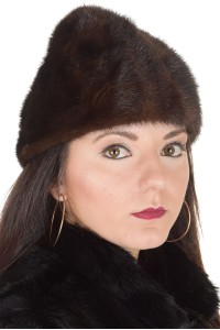 Модерна дамска шапка от норка