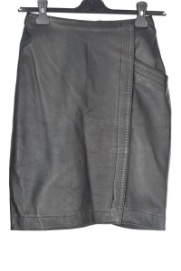 Елегантна черна пола от естествена кожа