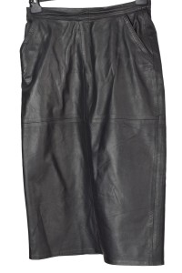 Елегантна черна дамски пола от естествена кожа