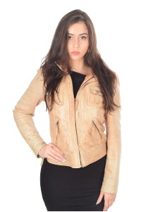 Кокетно бежово яке от естествена кожа