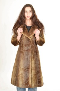 Стегнато палто от естествен косъм