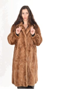 Грациозно дамско палто от норка