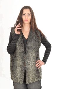 Стилен дамски елек от астраган
