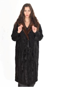 Изящно дамско палто от астраган