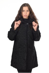 Черно дамско палто от астраган